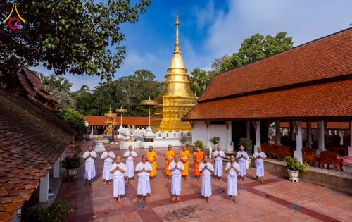 ภาพ No.275834:วันพุธที่ 3 ธันวาคม พ.ศ. 2568 พิธีบรรพชาอุปสมบท โครงการอุปสมบทบูชาธรรมมหาปูชนียาจารย์ ศูนย์อบรม : ศูนย์ส่งเสริมศีลธรรม จ.พะเยา ณ โบราณสถานพระธาตุจอมทอง และ โบสถ์กลางน้ำ วัดพระธาตุศรีโคมคำ อำเภอเมือง จังหวัดพะเยา