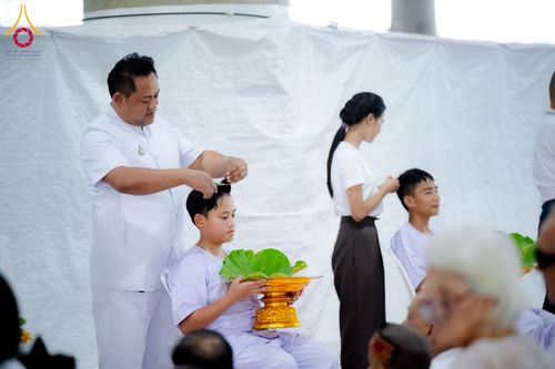 ภาพ No.143792:พิธีปลงผมยุวธรรมทายาท โครงการสามเณรโรงเรียนนานาชาติ รุ่นที่  13 ณ วิหารคด คอร์ 9 วัดพระธรรมกาย วันอาทิตย์ที่ 7 กรกฎาคม พ.ศ. 2567