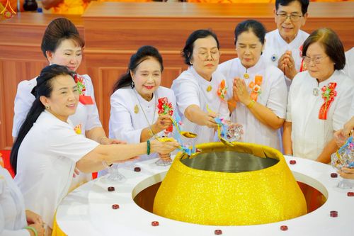 ภาพ No.265668:วันเสาร์ที่ 18 ตุลาคม พ.ศ. 2568 พิธีตักบาตร มณีนพรัตน์ทิพย์สุธาโภชน์ ณ ศูนย์อบรมเยาวชนบางปะหัน ตำบลหันสัง อำเภอบางปะหัน  จังหวัดพระนครศรีอยุธยา