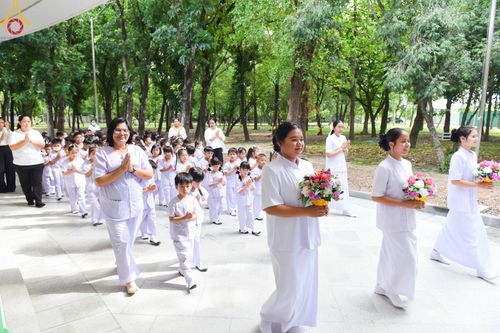 ภาพ No.144588:ชาวอำเภอคลองหลวง จังหวัดปทุมธานี ถวายเทียนพรรษามหามงคล เนื่องในเทศกาลเข้าพรรษา ประจำปี 2567 แด่คณะสงฆ์วัดพระธรรมกาย  วันพฤหัสบดีที่ 18 กรกฎาคม พ.ศ. 2567