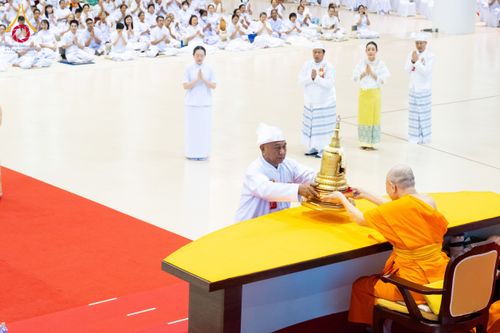 ภาพ No.209613:วันอาทิตย์ที่ 2 มีนาคม พ.ศ. 2568 พิธีภาคบ่าย สัมมนาพิเศษ, ปฏิบัติธรรม พิธีรับมอบพระบรมสารีริกธาตุ ณ สภาธรรมกายสากล วัดพระธรรมกาย