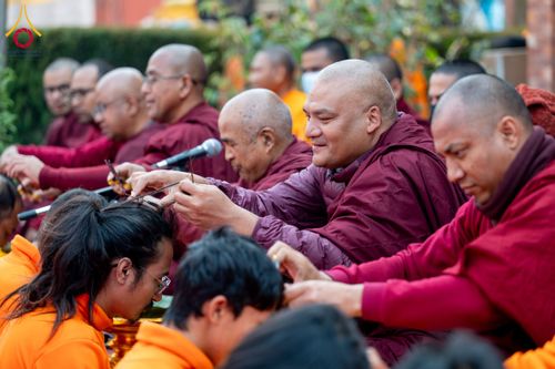 ภาพ No.129683:พิธีตัดปอยผมและแห่นาคธรรมทายาท ในโครงการบรรพชา 1,250 รูป ณ แดนประสูติ สวนลุมพินี ประเทศเนปาล วันที่ 2 มีนาคม พ.ศ. 2567