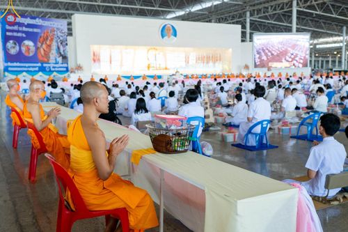 ภาพ No.102366:พิธีถวายอุปกรณ์ทำความสะอาด ณ บ้านแก้วเรือนทองคุณยายอาจารย์ฯ วัดพระธรรมกาย วันเสาร์ที่ 16 ธันวาคม พ.ศ. 2566