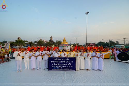 ภาพ No.180391:พิธีตักบาตรพระ ๑,๐๐๐ รูป ฉลองเมืองลำปาง ๑,๓๔๔ ปี วันเสาร์ที่ ๗ ธันวาคม พ.ศ. ๒๕๖๗ ณ ลานพระบรมราชานุสาวรีย์ พระนเรศวรมหาราช อ.เกาะคา จ.ลำปาง