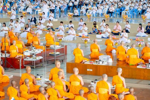 ภาพ No.213459:วันเสาร์ที่ 29 มีนาคม พ.ศ. 2568 พิธีถวายภัตตาหารเมนูสวรรค์ "เพื่อการบรรลุธรรม" ณ หอฉันคุณยายอาจารย์ฯ วัดพระธรรมกาย