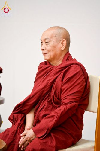 ภาพ No.223059:วันที่ 24 เมษายน พ.ศ. 2568 หลวงพ่อทัตตชีโวต้อนรับคณะสงฆ์เมียนมา ณ อาคาร 100 ปี คุณยายมหารัตนอุบาสิกาจันทร์ ขนนกยูง วัดพระธรรมกาย