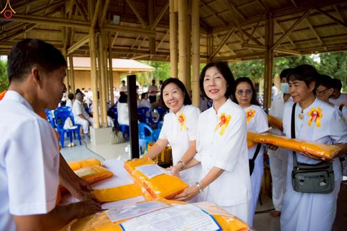 ภาพ No.263163:วันที่ 18 ตุลาคม พ.ศ. 2568 พิธีทอดกฐินสามัคคีเพื่อซื้อที่ดิน  สร้างอาคารครัวและโรงอาหาร  ห้องน้ำพร้อมโรงซักตากชาย-หญิง  และพิธีทอดกฐินสามัคคีทั่วไทย 30,000 วัด  ศูนย์ปฏิบัติธรรมนานาชาติทุ่งแสงธรรม  (Moonastery Meditation Center) ต.แสงอรุณ อ.ทับสะแก จ.ประ