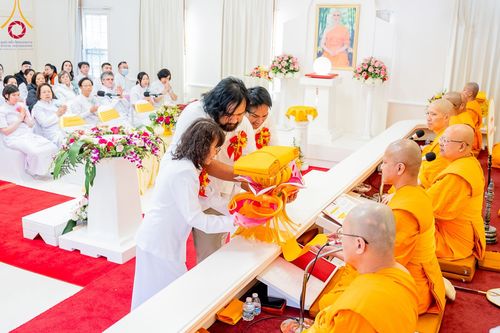 ภาพ No.100744:พิธีทอดกฐินบรมจักรพรรดิสร้างทุกสิ่ง  ณ วัดพระธรรมกายนิวเจอร์ซี ประเทศสหรัฐอเมริกา วันอาทิตย์ ที่ 19 พฤศจิกายน พ.ศ 2566