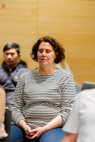 ภาพ No.229328:วันที่ 15 มิถุนายน พ.ศ. 2568 Meditation wisdom talks 2025 โดย พระอาจารย์ไมเคิล วีรธมฺโม และ พระอาจารย์นิค สนฺตจิตฺโต โดยมีผู้เข้าร่วมโครงการ เป็นชาวสวีเดนและชาวยุโรป จำนวน 30 ท่าน  ณ โรงแรม Radissonblu waterfront กรุงสตอกโฮล์ม ประเทศสวีเดน