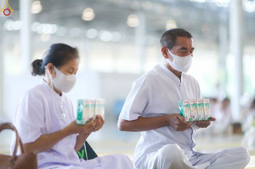 ภาพ No.86811:พิธีตักบาตร , พิธีบูชาข้าวพระ , พิธีจุดเทียนใจ ไฟนิรันดร์ อนันตชัย ในวันอาทิตย์ต้นเดือน 3 กันยายน พ.ศ. 2566 ณ วัดพระธรรมกาย