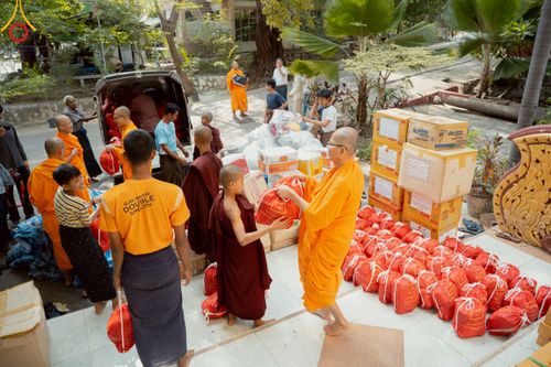 ภาพ No.220277:วันที่ 17 เมษายน พ.ศ. 2568 ผู้แทนวัดพระธรรมกาย ลงพื้นที่เยียวยา ซับน้ำตาเหยื่อแผ่นดินไหวมัณฑะเลย์