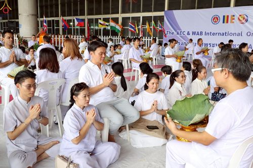 ภาพ No.230750:วันที่ 28 มิถุนายน พ.ศ. 2568 พิธีตัดปอยผมและปลงผม โครงการบวชพระนานาชาติ AEC & WAB รุ่นที่ 9 ณ วิหารคด 2 วัดพระธรรมกาย