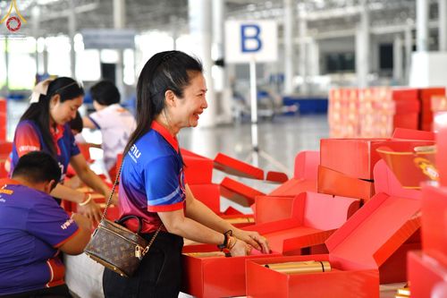 ภาพ No.211997:วันจันทร์ที่ 17 มีนาคม พ.ศ. 2568 บุญบรรจุกล่องไทยธรรม เพื่อถวายแด่พระสังฆาธิการ 40,000 กว่าวัดทั่วไทย ในวันคุ้มครองโลก 22 เมษายน พ.ศ. 2568 ณ บ้านแก้วเรือนทองคุณยายฯ วัดพระธรรมกาย