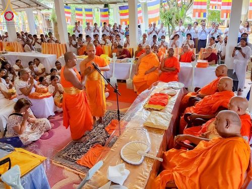 ภาพ No.97843:วัดพระธรรมกาย ร่วมบุญกฐินศรีลังกา ณ วัดศรีคุณเซการ่ารามายะ มาตาเล วันที่ 20 พฤศจิกายน พ.ศ. 2566