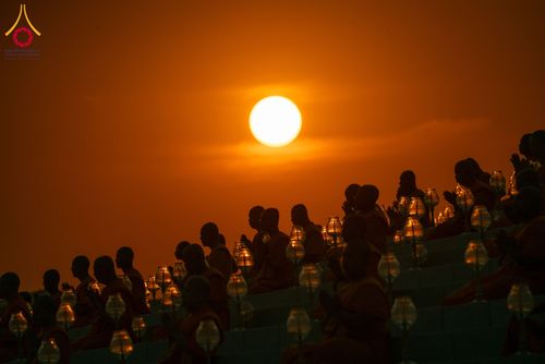 ภาพ No.207688:พิธีเวียนประทักษิณและจุดมาฆประทีป ในวันมาฆบูชา วันพุธที่ 12 กุมภาพันธ์ พ.ศ. 2568 ณ พระมหาธรรมกายเจดีย์ วัดพระธรรมกาย