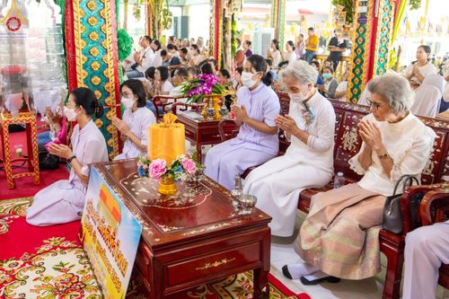 ภาพ No.92882:พิธีทอดกฐินสามัคคีทั่วไทย  โดยคณะศิษยานุศิษย์วัดพระธรรมกาย  น้อมบูชาธรรม 79 ปี หลวงพ่อธัมมชโย  วันที่ 4 พฤศจิกายน พ.ศ. 2566 ณ วัดดอกไม้ ต.บางเตย อ.สามโคก จ.ปทุมธานี