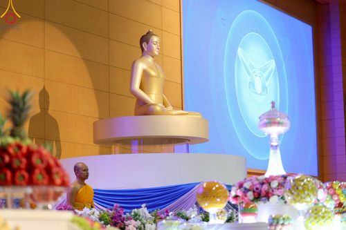 ภาพ No.222741:วันอาทิตย์ต้นเดือนที่ 4 พฤษภาคม พ.ศ. 2568 พิธีบูชาข้าวพระ ณ สภาธรรมกายสากล วัดพระธรรมกาย