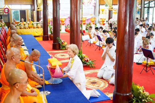 ภาพ No.183655:พิธีทอดกฐิน ณ วัดกลางธนรินทร์ จ.สิงห์บุรี ในโครงการทอดกฐินสามัคคีทั่วไทย 30,000 วัด บูชาธรรม 80 ปี หลวงพ่อธัมมชโย โดยคณะศิษยานุศิษย์วัดพระธรรมกาย วันที่ 9 พฤศจิกายน  พ.ศ. 2567