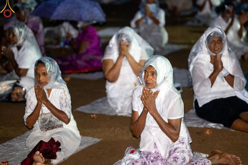 ภาพ No.141020:PhotoStory มหาศรัทธา ธรรมยาตราศรีลังกา EP.6 พิธีจุดวิสาขประทีป 6 วัด ถวายเป็น พุทธบูชา  โครงการสยาม-ลังกา ธรรมยาตรา  ฉลองเทศกาลวิสาขบูชาแห่งชาติ ศรีลังกา  บูชาธรรม 80 ปี หลวงพ่อธัมมชโย วันที่ 16 พฤษภาคม พ.ศ. 2567