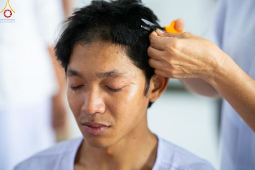 ภาพ No.140232:พิธีตัดปอยผมและปลงผม โครงการอุปสมบทหมู่ธรรมทายาท ระดับอุดมศึกษา รุ่นที่ 51 ภาคฤดูฝน วันเสาร์ที่ 8 มิถุนายน พ.ศ.2567 ณ มหารัตนวิหารคด 9 วัดพระธรรมกาย