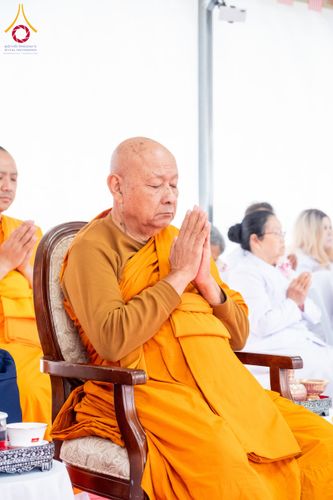 ภาพ No.135442:พิธีเจริญพระพุทธมนต์สมโภช แก้วบรมจักรพรรดิรัตนอนันต์ สถาปนาอาคารปฏิบัติธรรม แก้วธรรมชัยรัตนอนันต์ บูชาธรรมเนื่องในโอกาสอายุวัฒนมงคล 80 ปี หลวงพ่อธัมมชโย (22 เมษายน พ.ศ. 2567) วันพุธที่ 3 เมษายน พ.ศ. 2567 ณ วัดพระธรรมกายเทนเนสซี ประเทศสหรัฐอเมริกา