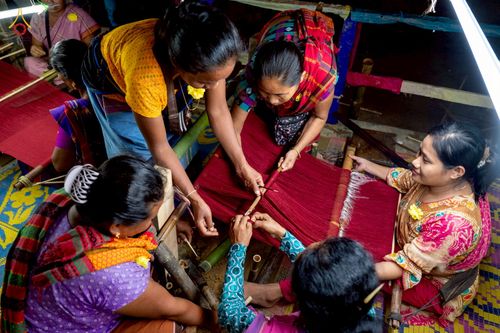 ภาพ No.257479:วันที่ 17 ตุลาคม พ.ศ. 2568 พิธีทอดกฐินสมทบวัดกัลยาณมิตรต่างประเทศ  บูชาธรรม 81 ปี หลวงพ่อธัมมชโย ณ ศูนย์ปฏิบัติธรรมไมตรีปูร์ เมืองคาร์การชารี ประเทศบังกลาเทศ 