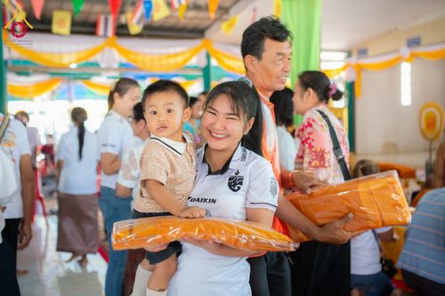 ภาพ No.178319:พิธีทอดกฐิน ณ วัดดอนหัน ต.โนนทองหลาง อ.บัวใหญ่ จ.นครราชสีมา ในโครงการทอดกฐินสามัคคีทั่วไทย 30,000 วัด บูชาธรรม 80 ปี หลวงพ่อธัมมชโย โดยคณะศิษยานุศิษย์วัดพระธรรมกาย วันที่ 8 พฤศจิกายน พ.ศ. 2567