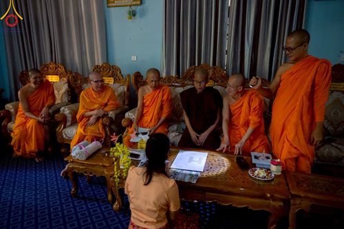 ภาพ No.220010:วันจันทร์ที่ 14 เมษายน พ.ศ. 2568 พระครูสิทธิรัตนวิเทศ ผู้ช่วยเจ้าอาวาสวัดพระธรรมกาย พร้อมด้วยผู้แทนมูลนิธิธรรมกาย และศิษยานุศิษย์หลวงพ่อธัมมชโย ออกเดินทางไปยังพื้นที่เมืองมัณฑะเลย์ สาธารณรัฐแห่งสหภาพเมียนมา โดยได้รับความเมตตาประสานงานเจ้าหน้าที่ภาครัฐจาก