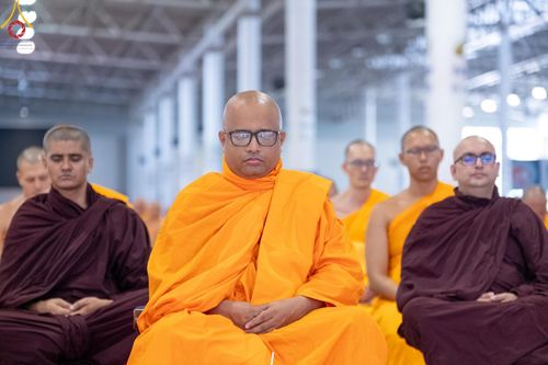 ภาพ No.159131:พิธีบูชาข้าวพระ ในวันอาทิตย์ต้นเดือน วันที่ 6 ตุลาคม พ.ศ. 2567 ณ สภาธรรมกายสากล วัดพระธรรมกาย