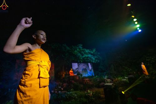 ภาพ No.80633:สามเณรชมนิทรรศการ และสื่อนวัตกรรมพระพุทธศาสนาภาพยนต์ 3 มิติ-จักรวาลนฤมิต ในโครงการบรรพชาสามเณร ฟื้นฟูพระพุทธศาสนาทั่วไทย ประจำปี 2566 ณ วัดพระธรรมกาย จ.ปทุมธานี