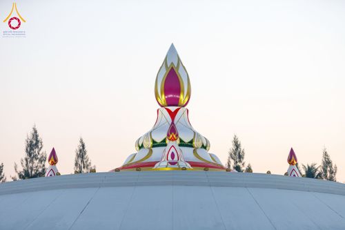 ภาพ No.191660:พระธรรมยาตราปฏิบัติธรรม และถ่ายภาพหมู่ประวัติศาสตร์ ณ อนุสรณ์สถานคลองบางนางแท่น อ.สามพราน จ.นครปฐม ในโครงการธรรมยาตรา กตัญญูบูชา มหาปูชนียาจารย์ พระมงคลเทพมุนี(สด จนฺทสโร) พระผู้ปราบมาร อนุสรณ์สถาน 7 แห่ง ปีที่ 13 วันที่ 8 มกราคม พ.ศ. 2568