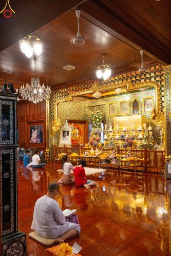 ภาพ No.201273:พระธรรมยาตราปฏิบัติธรรม และถ่ายภาพหมู่ประวัติศาสตร์ ณ อาคารธรรมยาตรา กตัญญูบูชามหาปูชนียาจารย์  ตรงข้ามวัดปากน้ำภาษีเจริญ จ.กรุงเทพมหานคร ในโครงการธรรมยาตรา กตัญญูบูชา มหาปูชนียาจารย์ พระมงคลเทพมุนี(สด จนฺทสโร) พระผู้ปราบมาร อนุสรณ์สถาน 7 แห่ง ปีที่ 13