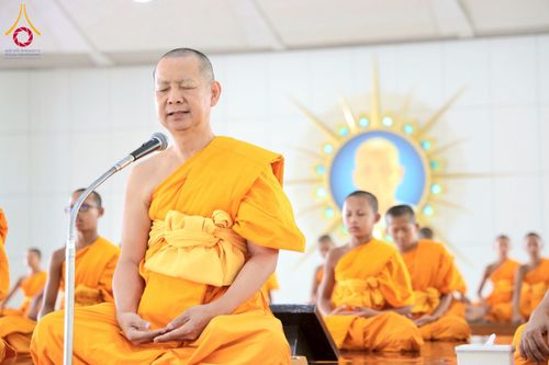 ภาพ No.214718:วันเสาร์ที่ 5 เมษายน พ.ศ. 2568 พิธีถวายภัตตาหารเมนูสวรรค์ "เพื่อการบรรลุธรรม" ณ หอฉันคุณยายอาจารย์ฯ วัดพระธรรมกาย