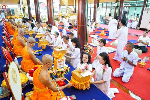 ภาพ No.93507:พิธีทอดกฐินสามัคคีทั่วไทย 5,000 วัด สร้างกุฏิที่พักสงฆ์ และอาคารปฎิบัติธรรม ณ วัดกลางธนรินทร์ ต.บ้านแป้ง อ.พรหมบุรี จ.สิงห์บุรี วันที่ 12 พฤศจิกายน พ.ศ. 2566