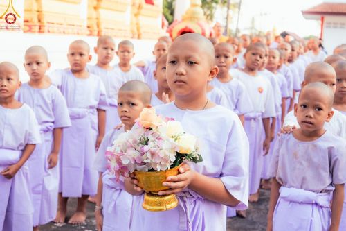 ภาพ No.133415:พิธีขอขมารับผ้าไตร, พิธีบรรพชาสามเณร, สามเณรออกบิณฑบาต ในโครงการบรรพชาสามเณร ฟื้นฟูพระพุทธศาสนาทั่วไทย  ณ ศูนย์ปฏิบัติธรรม และอบรมเยาวชนเมืองยะลา วันที่ 3 เมษายน พ.ศ. 2567