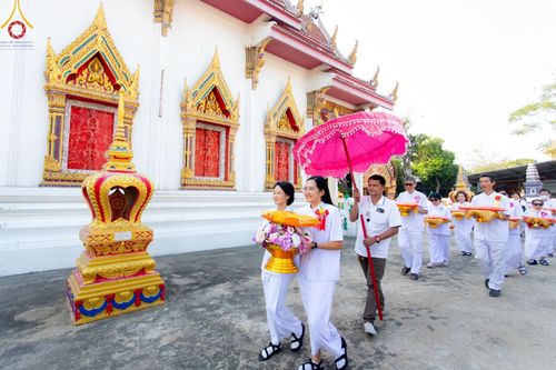 ภาพ No.189285:พิธีทอดผ้าป่าทำนุบำรุงศาสนสถาน ในโครงการธรรมยาตรา กตัญญูบูชา มหาปูชนียาจารย์ พระมงคลเทพมุนี(สด จนฺทสโร) พระผู้ปราบมาร อนุสรณ์สถาน 7 แห่ง ปีที่ 13 ณ วัดใหม่นพรัตน์  ต.เนินพระปรางค์ อ.สองพี่น้อง จ.สุพรรณบุรี วันที่ 5 มกราคม พ.ศ. 2568