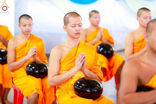 ภาพ No.149876:พิธีตักบาตร , พิธีปฎิบัติธรรม , พิธีถวายภัตตาหารเมนูสวรรค์ ในพรรษาแห่งการเข้าถึงธรรม วันธรรมชัย วันอังคารที่ 27 สิงหาคม พ.ศ.2567 ณ สภาธรรมกายสากล วัดพระธรรมกาย