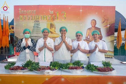 ภาพ No.201776:พิธีถวายภัตตาหารเป็นสังฆทาน แด่พระธรรมยาตรา ณ อนุสรณ์สถานบางปลา วัดบางปลา อำเภอบางเลน จังหวัดนครปฐม ในโครงการธรรมยาตรา กตัญญูบูชา มหาปูชนียาจารย์ พระมงคลเทพมุนี(สด จนฺทสโร) พระผู้ปราบมาร อนุสรณ์สถาน 7 แห่ง ปีที่ 13 วันที่ 26 มกราคม พ.ศ. 2568