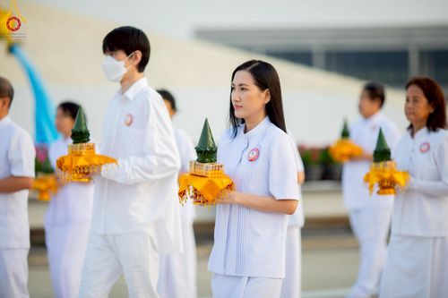 ภาพ No.214923:วันเสาร์ที่ 5 เมษายน พ.ศ. 2568 พิธีเวียนประทักษิณรอบพระมหาธรรมกายเจดีย์  พิธีวันทาเจดีย์ พิธีขอขมาและมอบผ้าไตร ในโครงการบรรพชาสามเณรฟื้นฟูพระพุทธศาสนาทั่วไทย , โครงการหน่อแก้วเปรียญธรรม รุ่นที่ 13 ,  โครงการสามเณรยุวธรรมทายาท รุ่นที่ 33 , โครงการสามเณรมั