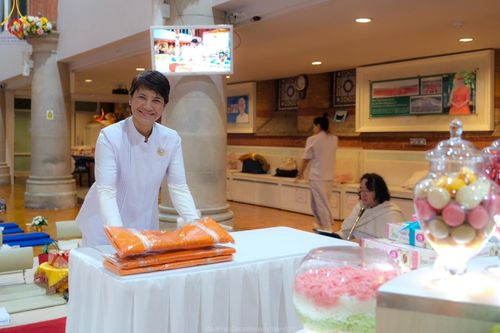 ภาพ No.159891:พิธีบูชาข้าวพระ วันอาทิตย์ต้นเดือน ณ วัดพระธรรมกายลอนดอน วันที่ 6 ตุลาคม พ.ศ. 2567