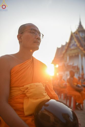 ภาพ No.197611:พิธีตักบาตรพระธรรมยาตรา ณ อนุสรณ์สถานลำดับที่ 4 สถานที่เกิดด้วยกายธรรม วัดโบสถ์(บน) ต.บางคูเวียง จ.นนทบุรี ในโครงการธรรมยาตรา กตัญญูบูชา มหาปูชนียาจารย์ พระมงคลเทพมุนี(สด จนฺทสโร) พระผู้ปราบมาร อนุสรณ์สถาน 7 แห่ง ปีที่ 13 วันที่ 19 มกราคม พ.ศ. 2568