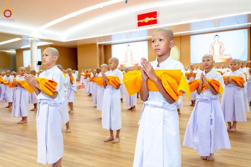 ภาพ No.215744:วันเสาร์ที่ 5 เมษายน พ.ศ. 2568 พิธีขอบรรพชา พิธีขอสรณคมน์และศีล  พิธีขอนิสสัย พิธีถวายบาตร ในโครงการบรรพชาสามเณรฟื้นฟูพระพุทธศาสนาทั่วไทย , โครงการหน่อแก้วเปรียญธรรม รุ่นที่ 13 ,  โครงการสามเณรยุวธรรมทายาท รุ่นที่ 33 , โครงการสามเณรมัชฌิมธรรมทายาท รุ่นที