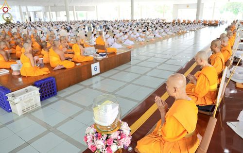 ภาพ No.234813:วันศุกร์ที่ 25 กรกฎาคม พ.ศ. 2568 (วันพระ แรม 15 ค่ำ เดือน 8) พิธีบุพเปตพลี ครั้งที่ 167 ร่วมอุทิศบุญแด่หมู่ญาติที่ล่วงลับไปแล้ว และสืบทอดอายุพระพุทธศาสนา ณ หอฉันคุณยายอาจารย์ฯ วัดพระธรรมกาย