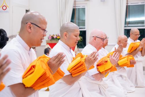 ภาพ No.144980:พิธีบรรพชา และอุปสมบท ธรรมทายาท โดยมี พระเดชพระคุณพระธรรมรัตนาภรณ์ เป็นพระอุปัชฌาย์ ยังความปลื้มปิติใจให้แก่ผู้ปกครอง และคณะญาติมิตร ณ วัดพระธรรมกายนิวเจอร์ซี  ประเทศสหรัฐอเมริกา