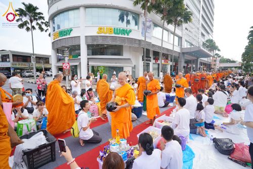 ภาพ No.173832:พิธีทอดกฐิน วัดภาวนาปีนัง ประเทศมาเลเซีย วันที่ 31 ตุลาคม พ.ศ. 2567