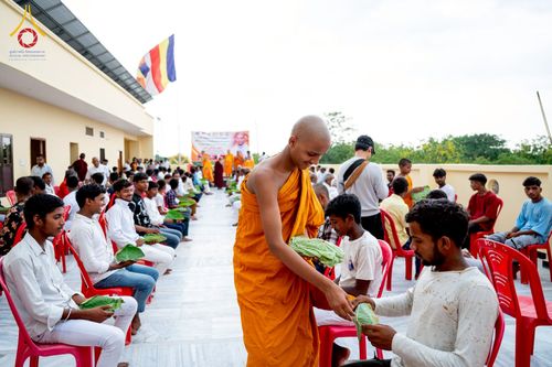 ภาพ No.231015:วันที่ 1 กรกฎาคม พ.ศ. 2568 โครงการบรรพชาสามเณร 300 รูป ถวายเป็นพุทธบูชา  วันอาสาฬหบูชา ณ จุดกำเนิดพระรัตนตรัย  ต้นแหล่งธัมมจักกัปปวัตตนสูตร เมืองพาราณสี  สารนาถ ประเทศอินเดีย