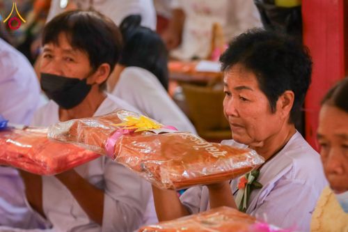 ภาพ No.169231:พิธีทอดกฐิน ณ วัดเนินสว่างวราราม จ.พิษณุโลก ในโครงการกฐินสามัคคีทั่วไทย 30,000 วัด บูชาธรรม 80 ปี หลวงพ่อธัมมชโย โดยคณะศิษยานุศิษย์วัดพระธรรมกาย วันที่ 24 ตุลาคม พ.ศ. 2567