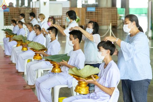 ภาพ No.82492:พิธีปลงผมนาคธรรมทายาท ในโครงการธรรมทายาทระดับอุดมศึกษา รุ่นที่ 50 ภาคฤดูฝน ในวันที่ 10 มิถุนายน พ.ศ. 2566 ณ วัดพระธรรมกาย