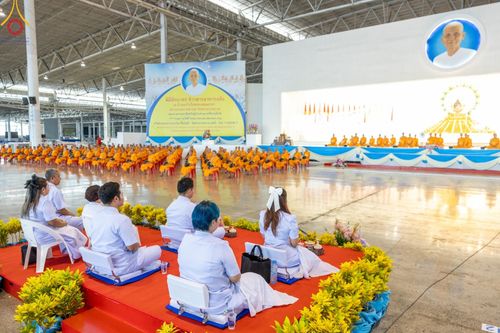 ภาพ No.139037:พิธีตักบาตร , พิธีบูชาข้าวพระ ณ ห้องแก้วสารพัด 1 สภาธรรมกายสากล วัดพระธรรมกาย วันอาทิตย์ต้นเดือนที่ 2 มิถุนายน พ.ศ. 2567