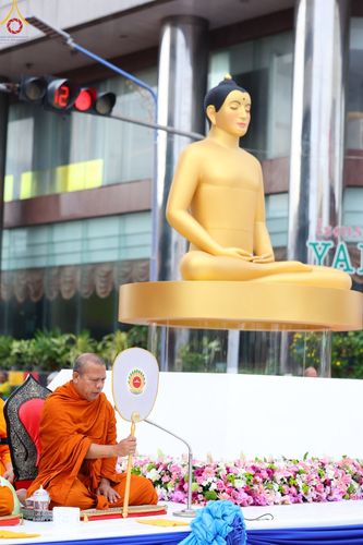 ภาพ No.85870:ตักบาตรพระนานาชาติ 10,000 รูป ใจกลางนครหาดใหญ่ จ.สงขลา วันอาทิตย์ที่ 20 สิงหาคม พ.ศ. 2566